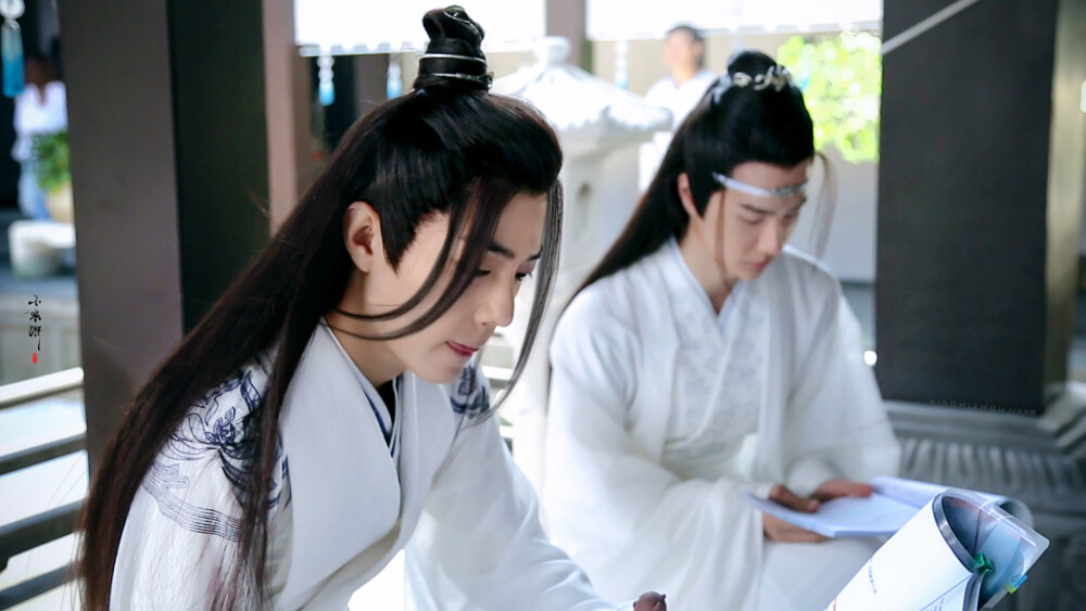 肖战 王一博
魏无羡 蓝忘机
陈情令