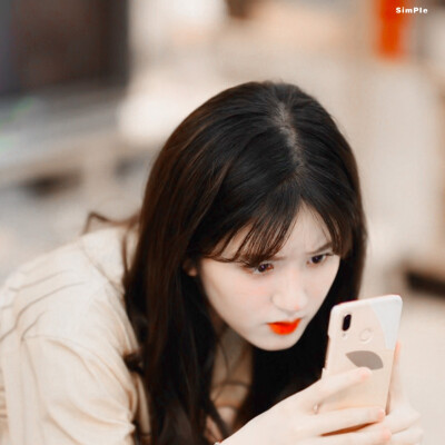 赵露思
dt缤纷兔耳帽