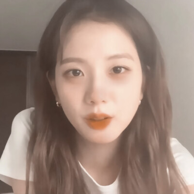 “迷雾散尽一切终于变清晰 爱与痛都成回忆”
原：赴暒