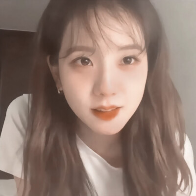 “迷雾散尽一切终于变清晰 爱与痛都成回忆”
原：赴暒