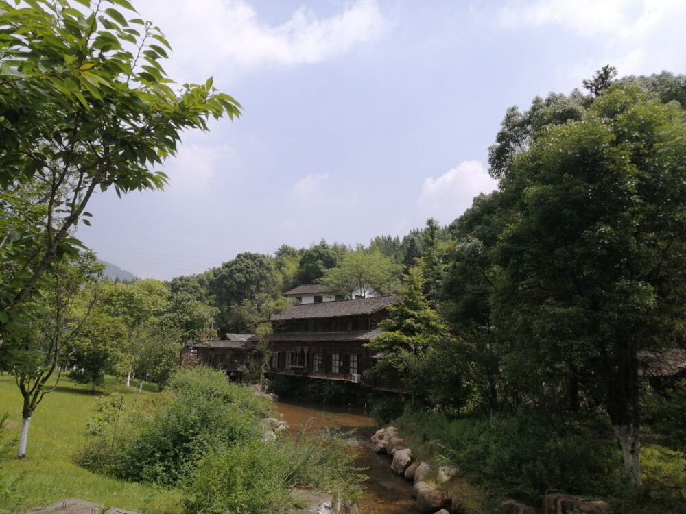 中国景德镇三宝陶艺村
三宝美术馆
景德镇三宝国际陶艺村博物馆
