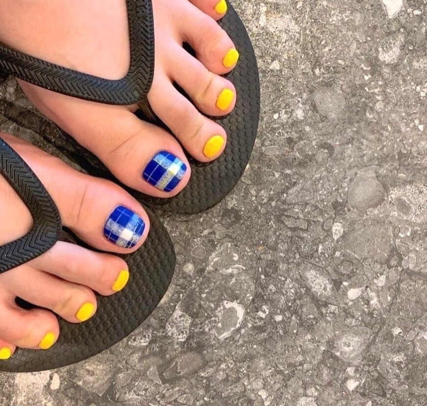 要给自己做一个美美的脚指甲