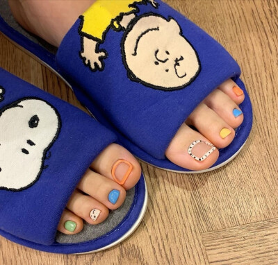 要给自己做一个美美的脚指甲