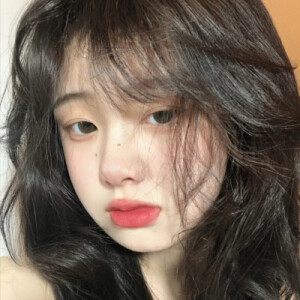 真人女头『女孩子最不该做的就是否定自己』
