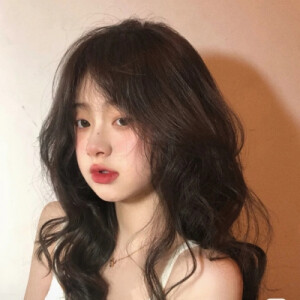 真人女头『女孩子最不该做的就是否定自己』
