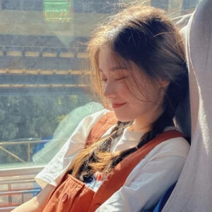 真人女头『愿六月的晚风能吹走年少的遗憾』
