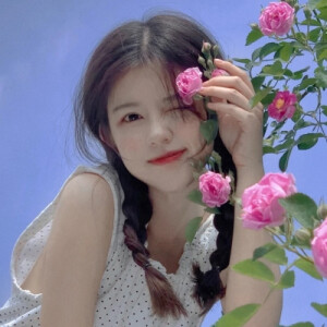 真人女头『愿六月的晚风能吹走年少的遗憾』
