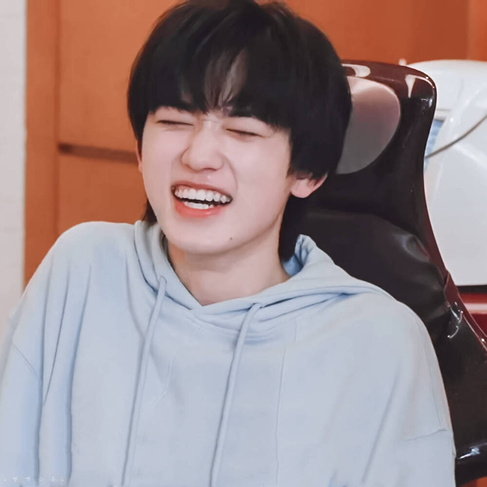 宋亚轩
图片来源于wb