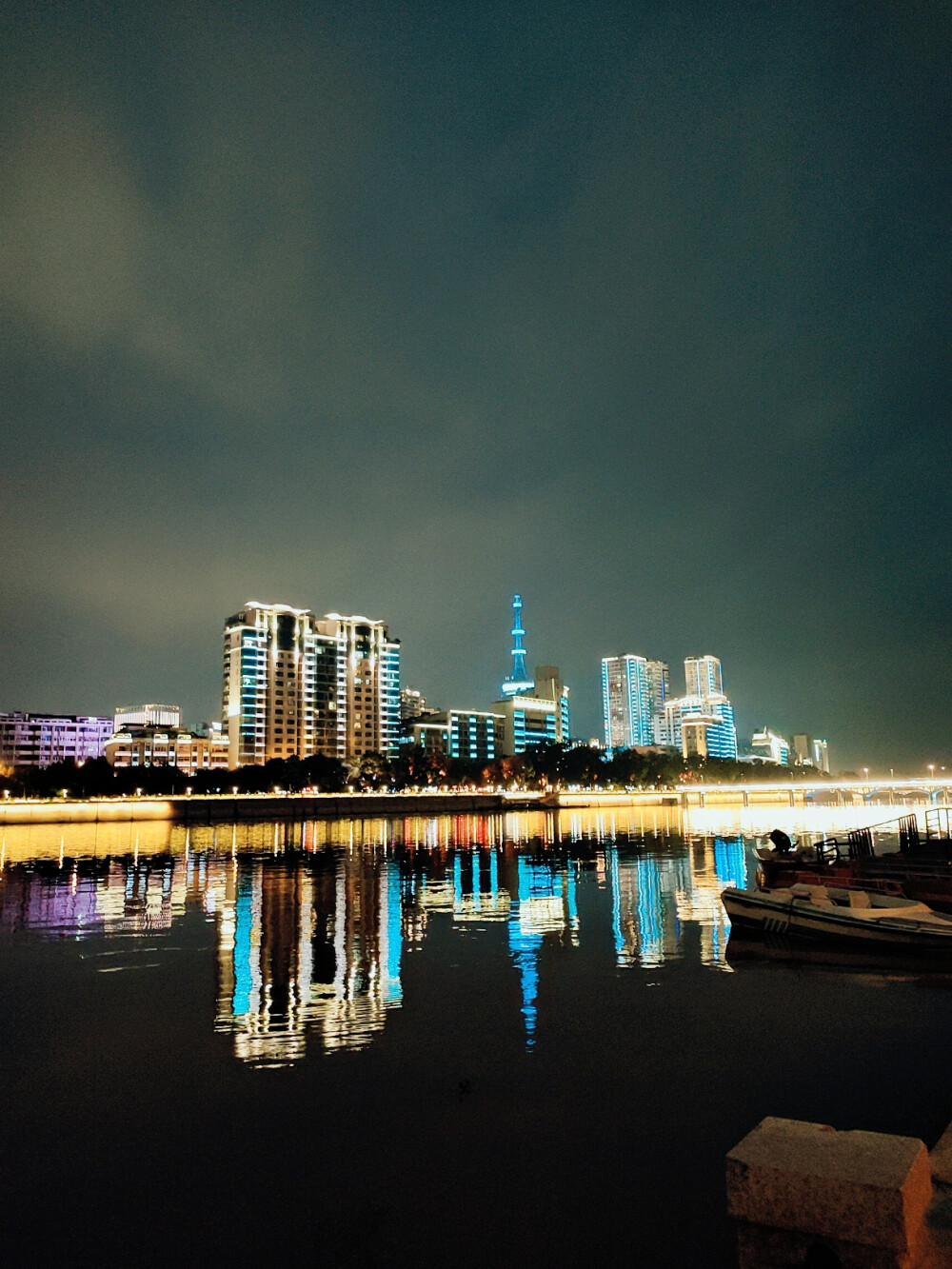 夜游遇人放孔明灯