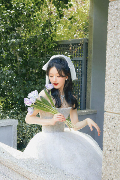 ●赵露思
○“绿野” ​​​
cr@无氪温火