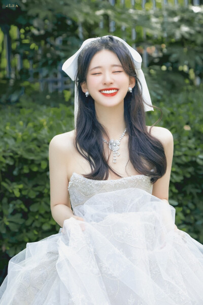 ●赵露思
○“绿野” ​​​
cr@无氪温火