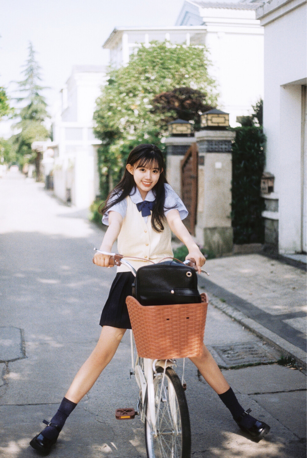 在谷底也要开花
在海底也要望月✨
出境：@SNH48-李慧
摄影：@菇菇子_