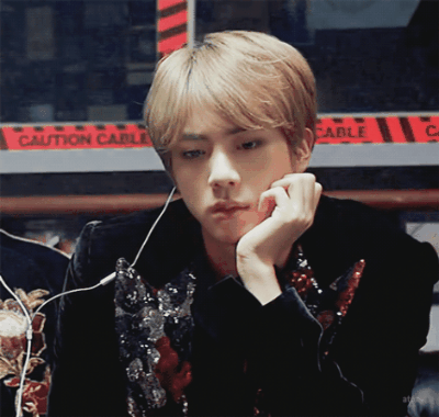 金硕珍动图 cr水印