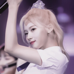 
  :你臉红了

/凑崎纱夏/

原 DOODOO_22