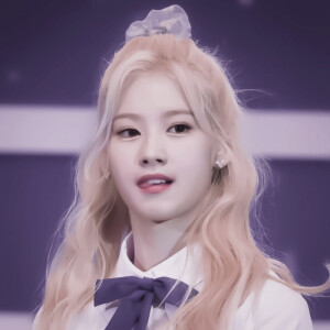 
  :你臉红了

/凑崎纱夏/

原 DOODOO_22