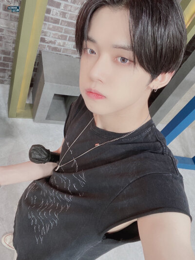 崔然竣
YEONJUN