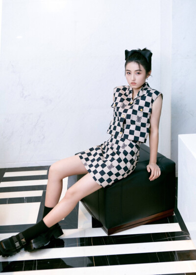 好像小猫，俏皮感，可