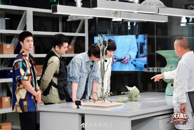 #天天向上#【三星堆奇遇记】“天天考古队”@钱枫oscarqian @大张伟 @UNIQ-王一博 @郑云龙DL 和文物珍宝的约会，就在6月13日本周日晚10点[憧憬] ​​​