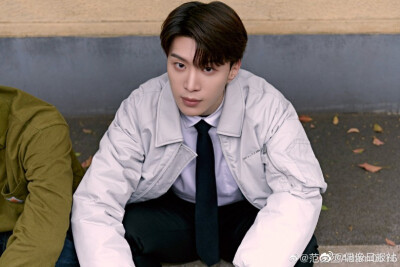 爱不会烂大街 只是把爱给的那个人烂而已 ​