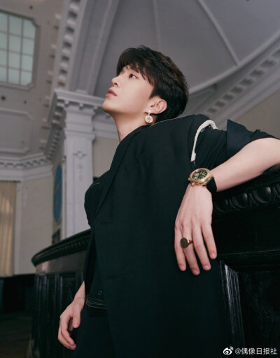 爱不会烂大街 只是把爱给的那个人烂而已 ​