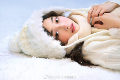 #深圳约拍##雪#
在南方造一场雪
出境：@九九诗
摄影：@大牙大牙不怕蛀牙
#广州约拍##东莞约拍##珠海约拍##惠州约拍##少女写真##日系##逆光# #神明少女# ​