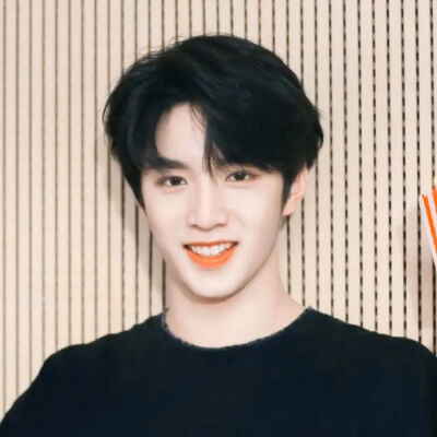 TNT团头
“11月23日是他们的满月之日 那天啊 天上挂满了五颜六色的小气球 深海也在一瞬间不宁静了小海螺也在慢慢长大 盐汽水也沸腾了 比邻星也成为了我们的邻居 孙悟空的金箍棒也成了真知棒 爆米花也在那天被全部售…