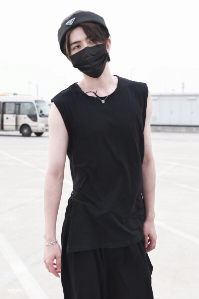 蔡徐坤
图cr：vb@偏遇日记_蔡徐坤