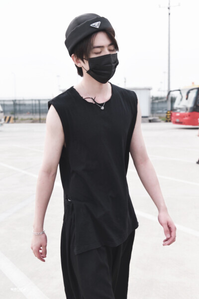 蔡徐坤
图cr：vb@偏遇日记_蔡徐坤