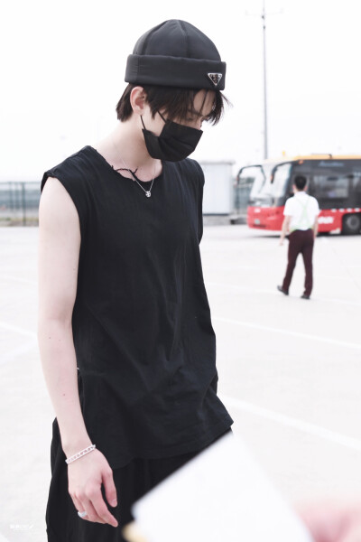 蔡徐坤
图cr：vb@偏遇日记_蔡徐坤