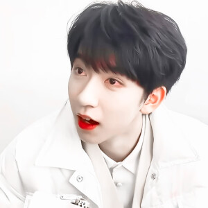 贺峻霖是全世界最厉害的小朋友啦。
17岁的小贺儿也要天天开心啊。