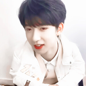 贺峻霖是全世界最厉害的小朋友啦。
17岁的小贺儿也要天天开心啊。