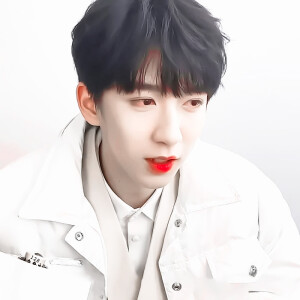 贺峻霖是全世界最厉害的小朋友啦。
17岁的小贺儿也要天天开心啊。