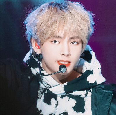 “将私有浪漫公之于众”
V／金泰亨
cr.Taeholic_1230
©闵雨汐