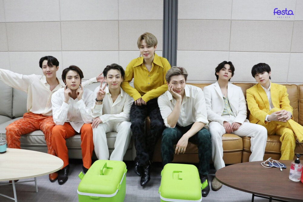 防弹少年团BTS
[2021BTSFESTA]608
BTS PHOTO COLLECTION 20/21
#2021BTSFESTA #BTS8周年
#1年间的防弹 #等待春日再次来临 