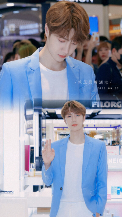 ✨当我再翻阅辞年青涩时，那里有初遇时的寻觅，绯色的悸动和从未曾谋面的珍惜，2019是记录成长锋芒的启示录。
2019，感谢每一次的来之不易。✨
@UNIQ-王一博 cr:·冲奶啵· 禁二改