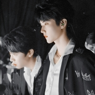 INTO1张嘉元×INTO1周柯宇
元周率
图源微博见水印