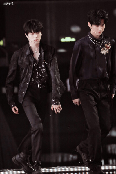 INTO1张嘉元×INTO1周柯宇
元周率
图源微博见水印