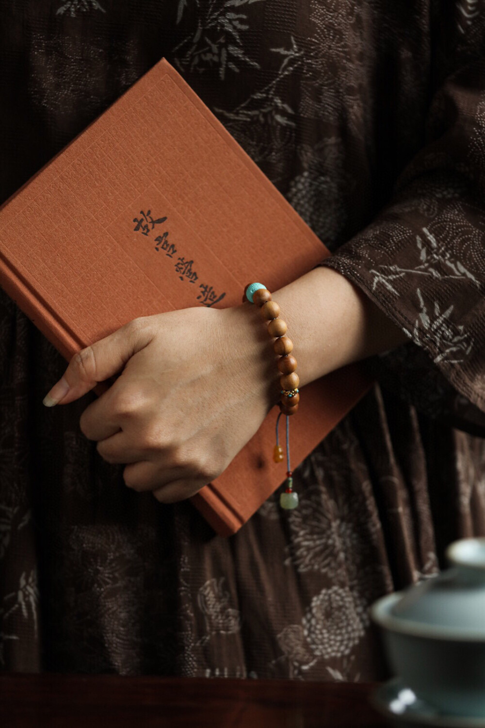 编一条心仪的手链 拍一张漂亮的照片