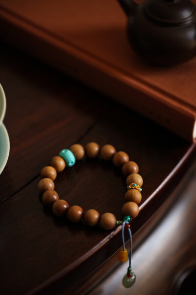 编一条心仪的手链 拍一张漂亮的照片