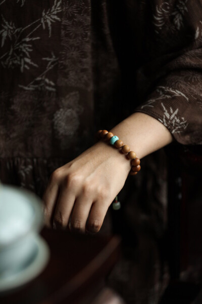 编一条心仪的手链 拍一张漂亮的照片