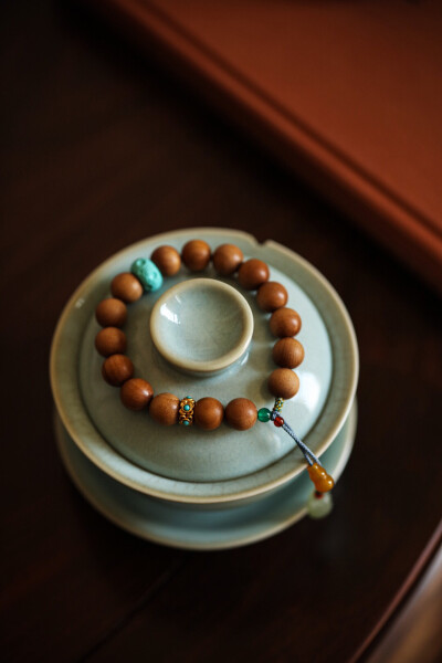 编一条心仪的手链 拍一张漂亮的照片