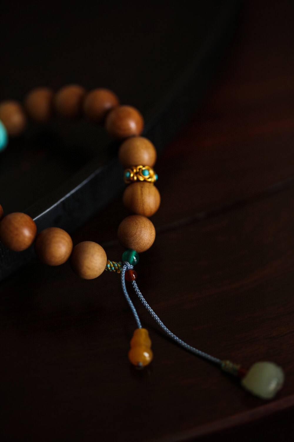 编一条心仪的手链 拍一张漂亮的照片