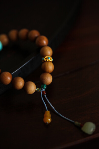 编一条心仪的手链 拍一张漂亮的照片