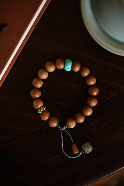 编一条心仪的手链 拍一张漂亮的照片