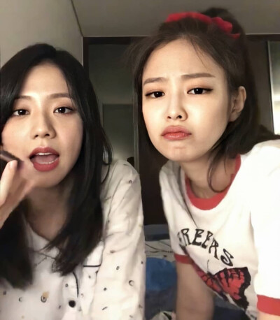 KIM jisoo and Jennie KiM.[null](BLACKPINK)