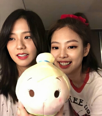 KIM jisoo and Jennie KiM.[null](BLACKPINK)