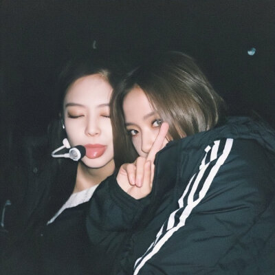 KIM jisoo and Jennie KiM.[null](BLACKPINK)