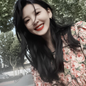 
 甜甜的笑容你也要天天开心诶*章若楠