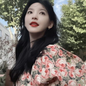 
 甜甜的笑容你也要天天开心诶*章若楠