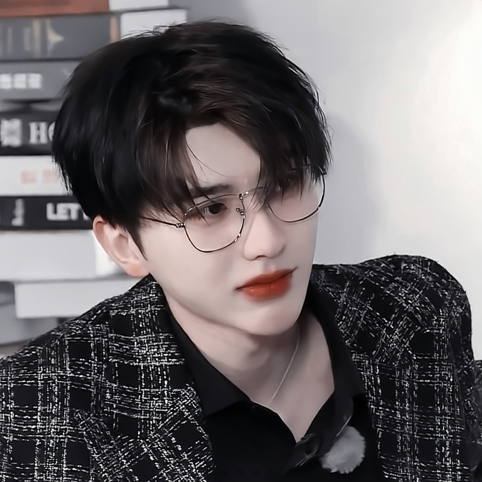 /放弃很可惜，但有些事情坚持本就无意义。
-KUN蔡徐坤/沈楸。
-原截赴腥。